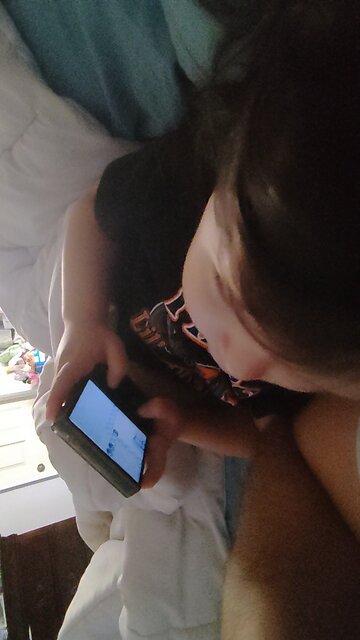 Mi bebita jugando pokemon🐭