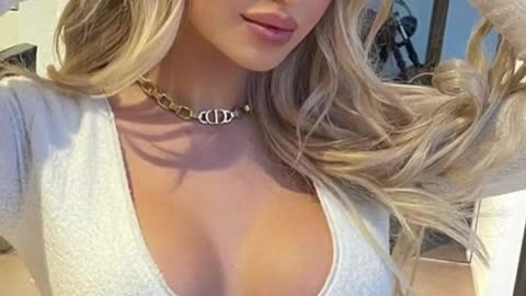 Sophie Saint - American Model, Singer & Instagram Influencer _ Biography & Info