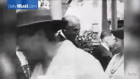 Warren Harding and wife woo first-time women voters in 1920