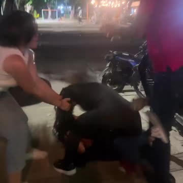 Pelea en restaurante entre clienta y mesera se viraliza en redes sociales