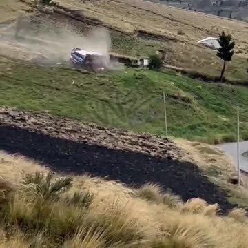 Aksident i rëndë në Ekuador, autobusi del nga rruga, të paktën 21 të vdekur