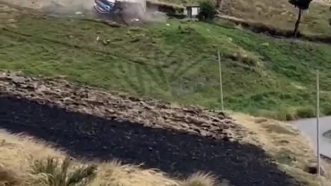 Aksident i rëndë në Ekuador, autobusi del nga rruga, të paktën 21 të vdekur