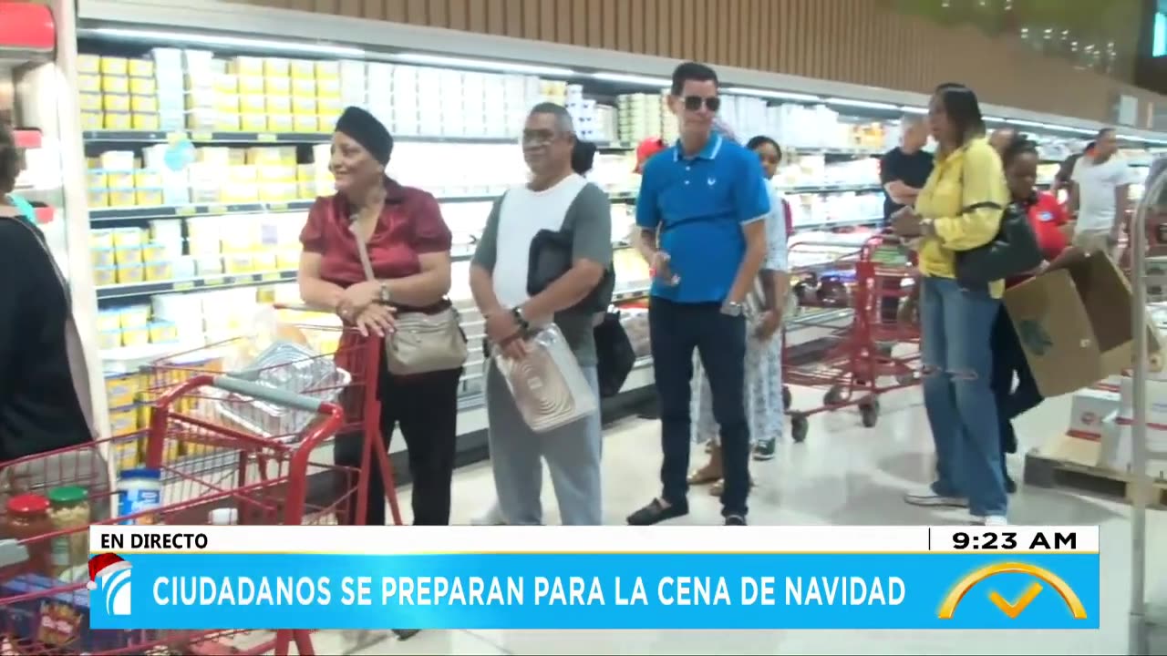 Ciudadanos se preparan para la cena de navidad