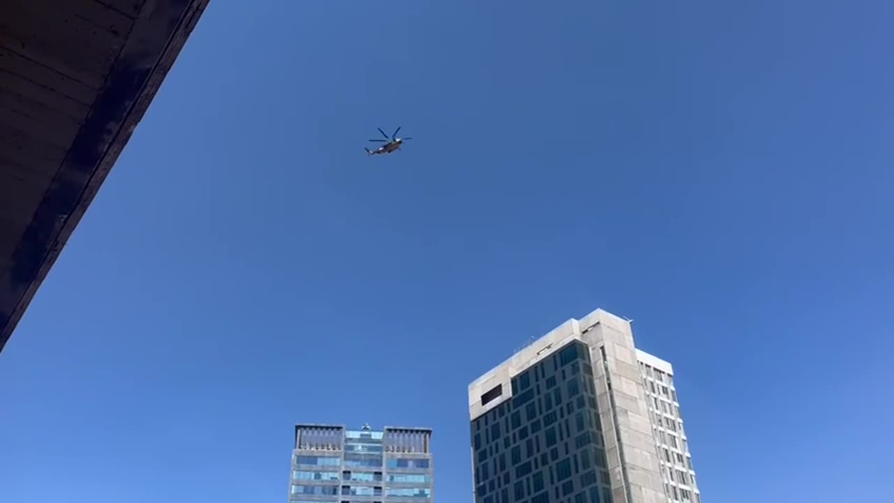 The helicopter passes over the Kidnappers' Square, there's nothing more exciting than that.