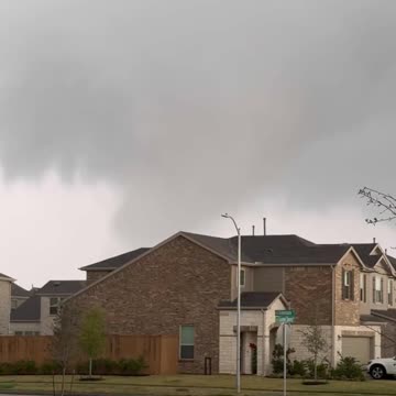 Tornado on the ground near Katy, TX Dec 28, 2024