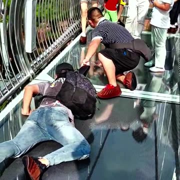 Funny scene of being scared while walking on a glass bridge, funny video 2025 skc.com 125
