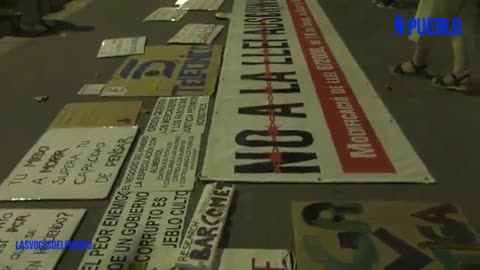 El pueblo se manifiesta en Barcelona contra el experimento "vacuna" COVID 19