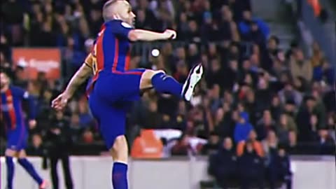The difference of Iniesta #iniesta #football #soccer