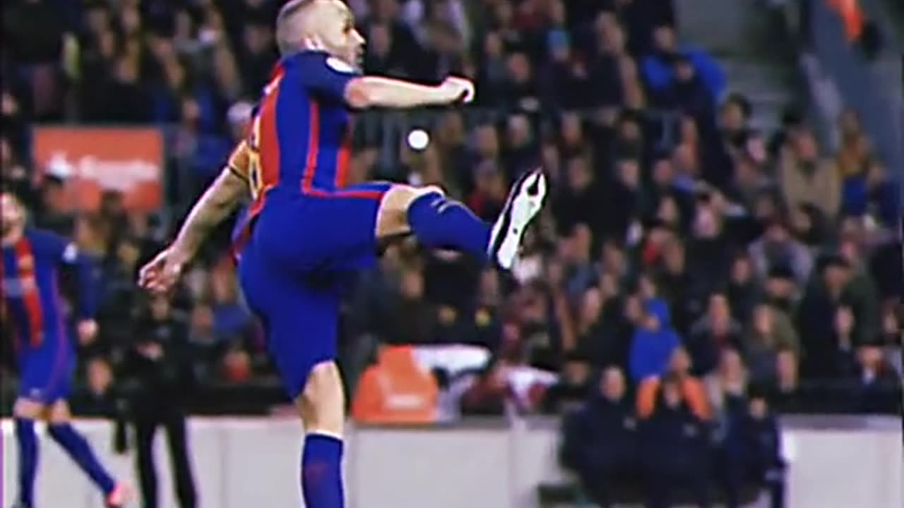 The difference of Iniesta #iniesta #football #soccer