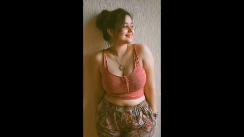 A cute girls dancing and showing his dancing moves