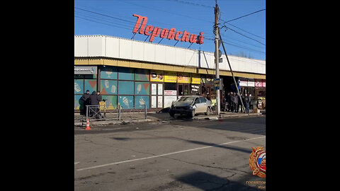 Conductor desata accidente en cadena mientras escapa de la Policía