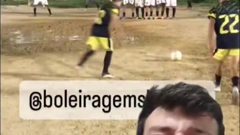 Teacher botou a bola no angulo depois de 10 anos