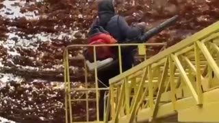 🛡️🇺🇦 Ukraine Russia War | Ukrainian Worker Clears Leaves from Drone Defense Nets | RCF