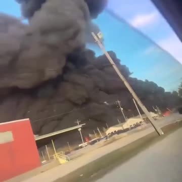 UPS Cargo Plane Crashes Near Louisville Airport, Killing At Least 7(Massive Fireball)