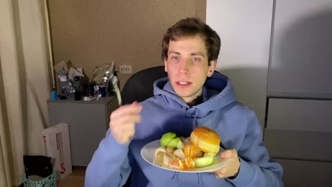 Ем фрукты ради лайков