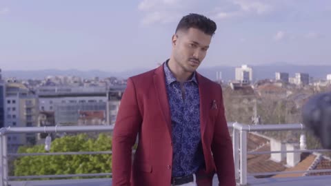 Цената на мечтите понякога е прекалено висока! Очаквайте уеб сериала VIRAL... от 13 май във Vbox7