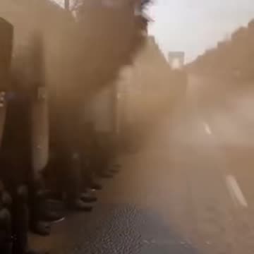 Policjanci otrzymali najnowsze perfumy od Von Der Pfizer