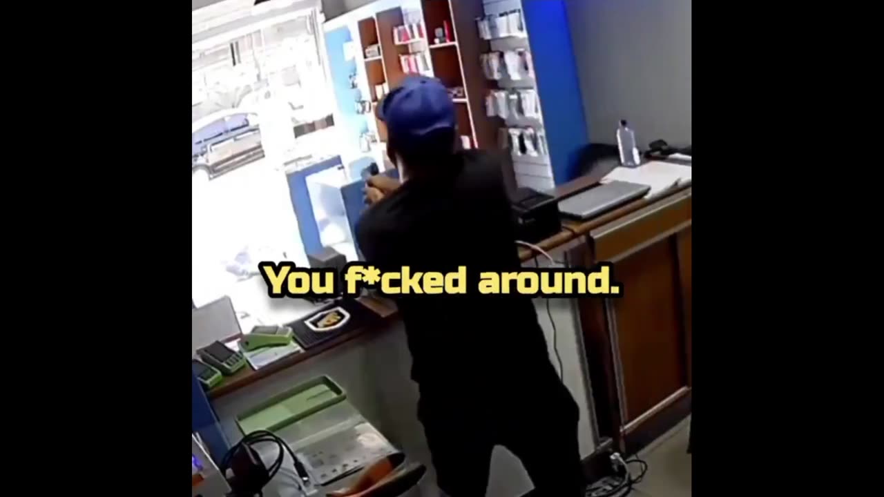 Fast: An armed robber becomes several grains heavier within seconds.