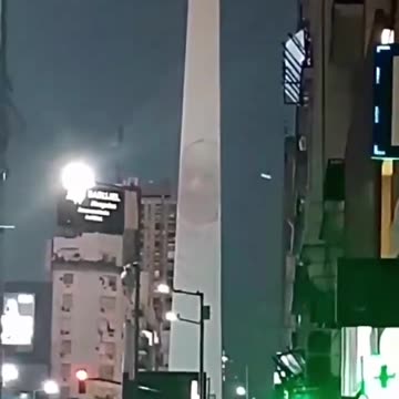 Roma - PAPA. L'OBELISCO SI ILLUMINA, BUENOS AIRES PREGA PER FRANCESCO (26.02.25)