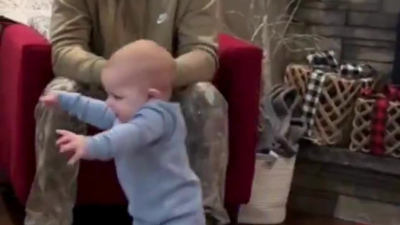 "Caught on Camera: Baby’s Adorable First Steps! 🥹👣"#BabysFirstSteps 👶👣 #ProudParent 💖