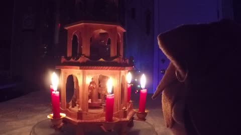 A moment with Chen - Christmas Pyramid