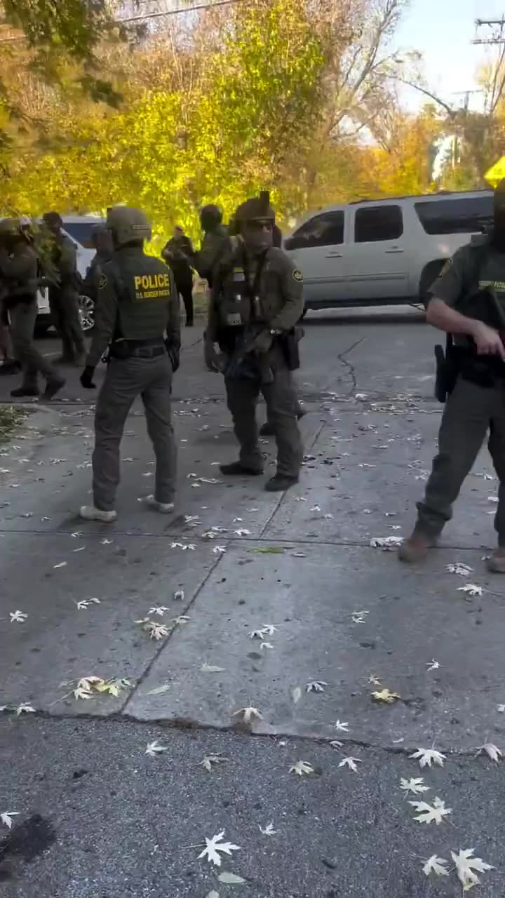 Torta Tatiana and crew trying to mob and harass DHS agents in Berwyn, Illinois