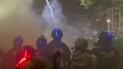 🚨 Portland ICE Facility looking like a War Zone Tonight