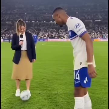 Football reporter shows off her poor soccer ball trapping skills