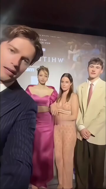 Lisa twerking with her friends 😱🤣 #lisa #fypviralシ #ytshorts #blink #blackpink #lalisa ‪