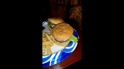 Eating Simple Truth Grass Fed And Finished Natural Ground Beef Patties, Dbn, MI, 1/6/26