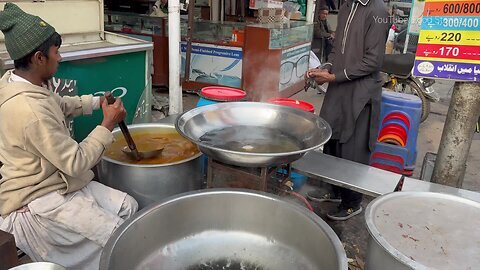 65 YEARS OLD MUSLIM MAN SELLING BEST TROTTERS SOUP _ FRESH LAHORI BONG PAYE AT IBRAR CHASKA POINT