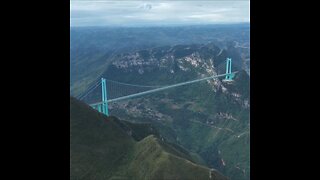 Supera un edificio de 200 metros: China inaugura un puente récord mundial