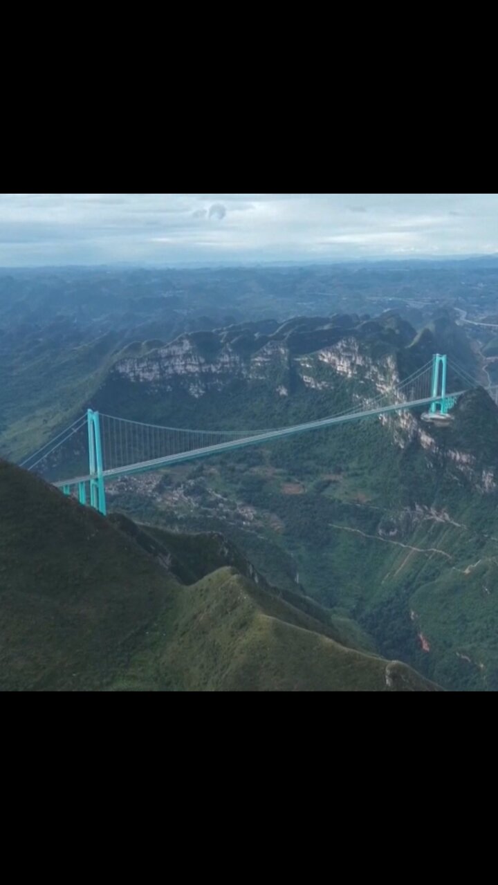 Supera un edificio de 200 metros: China inaugura un puente récord mundial