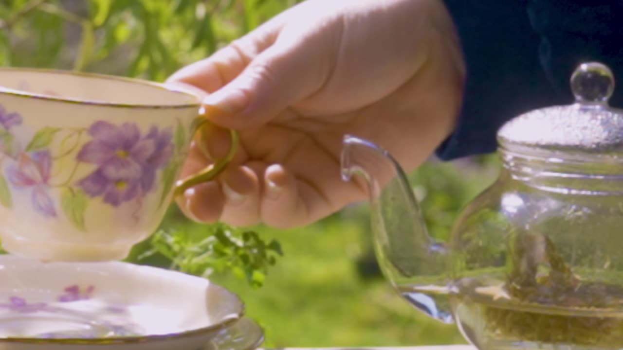 Lavender Tea Health Benefits | Calm Nerves & Support Digestion
