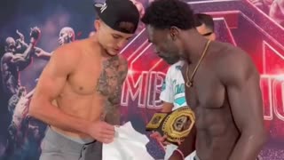 MMA opponents paused their face off to reveal a banner that said Jesus is King. ✝️❤️