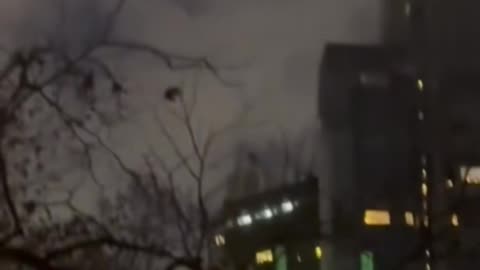 🚨👽 UFO / Drone Spotted Hovering Over Manhattan, New York City - What's Happening? | TheTruthAbove