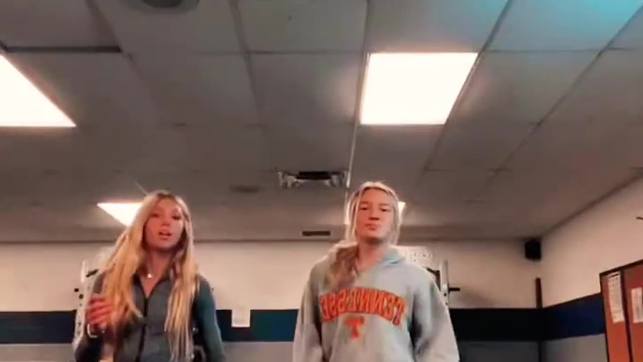 watch us dance🍩😋