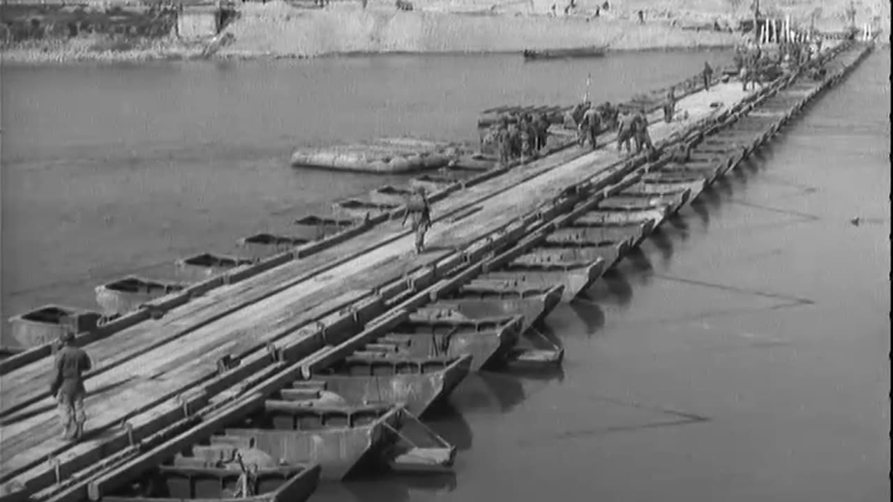 PONTON BRIDGE OVER PO RIVER, ITLAY - PONTON BRIDGE OVER PO RIVER, ITLAY - 111-adc-4097