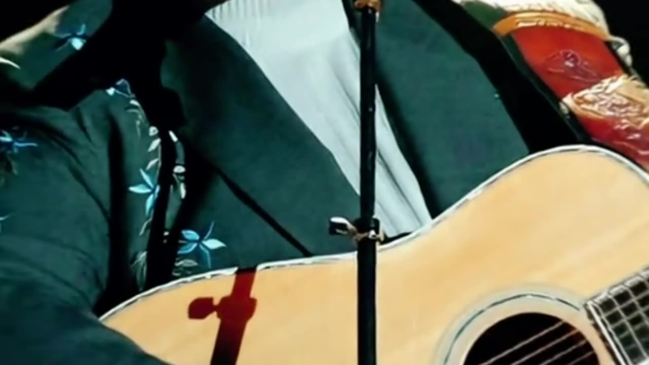 5 country musicians whose graves are still honored by countless fans