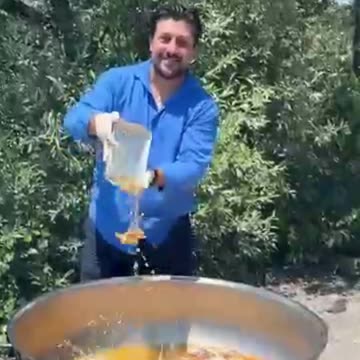 They Cooked Uzbek Pilaf for Charity — Free for Everyone!