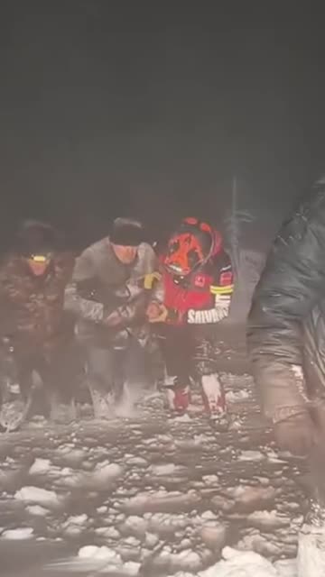 Rescatan en las montañas de Rumania a dos hombres que huyeron de Ucrania