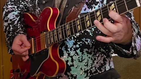 Last Word - Can't stop loving you guitar example.