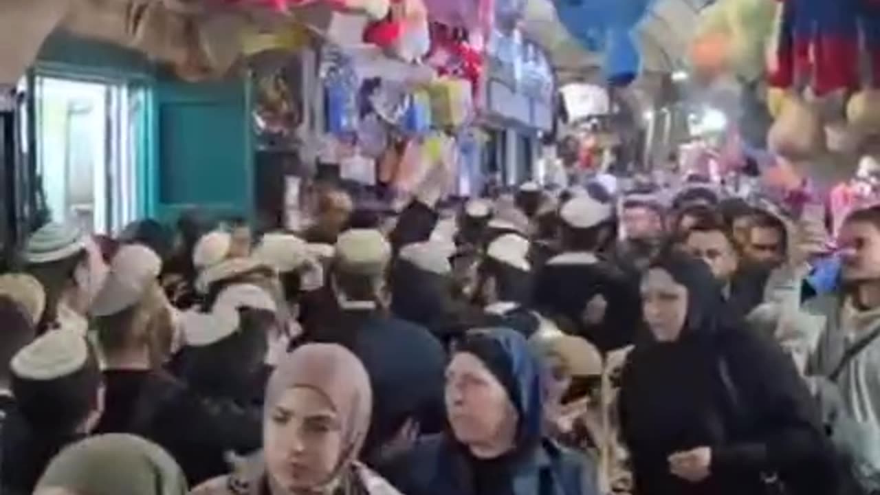 Provocative marches and dances by settlers under the protection of Israeli forces