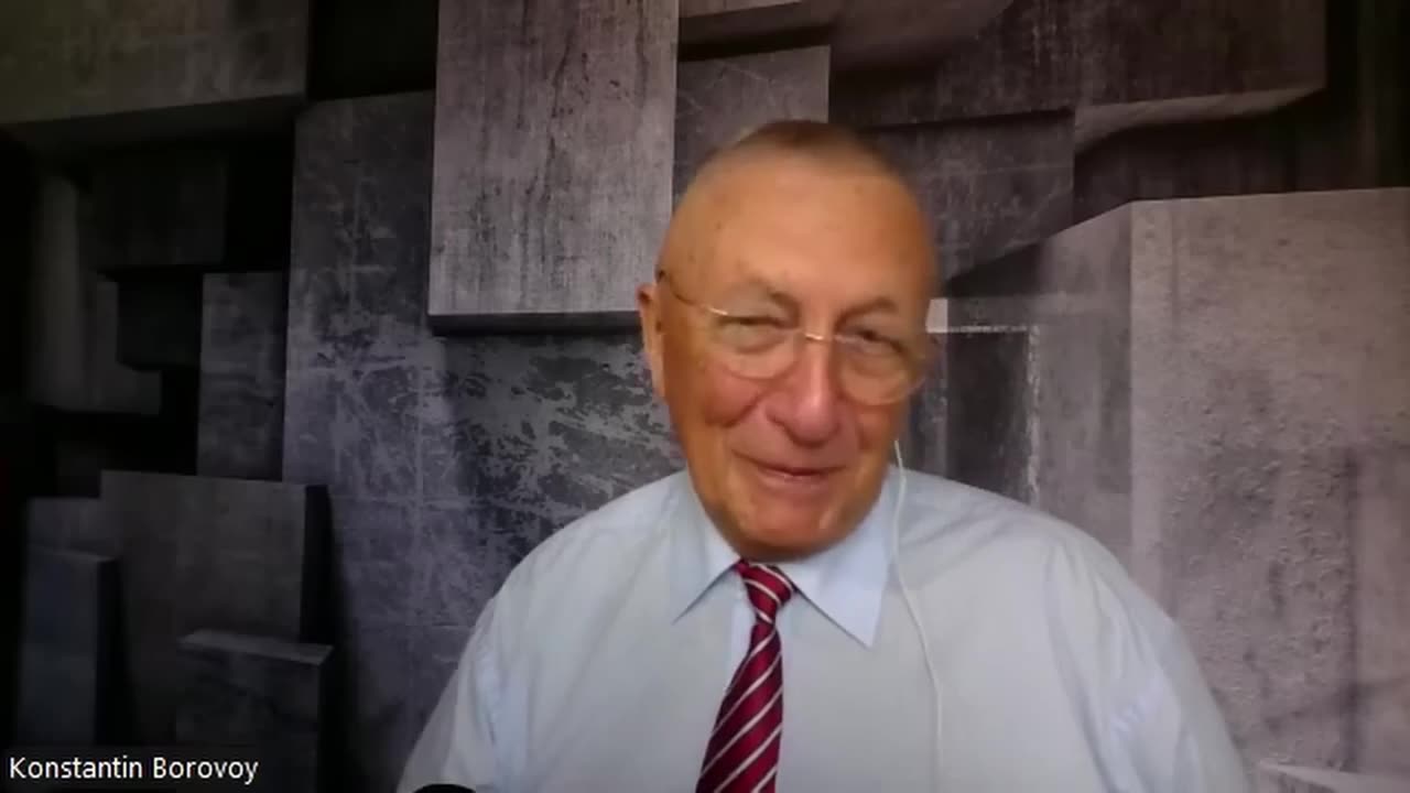 КОММУНИЗМ ОТКЛАДЫВАЕГСЯ ПОКА