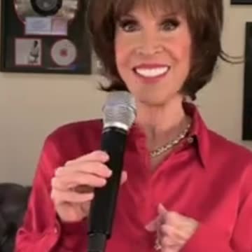 DEANA MARTIN DEDICATES A SONG TO ME ON MY BIRTHDAY!