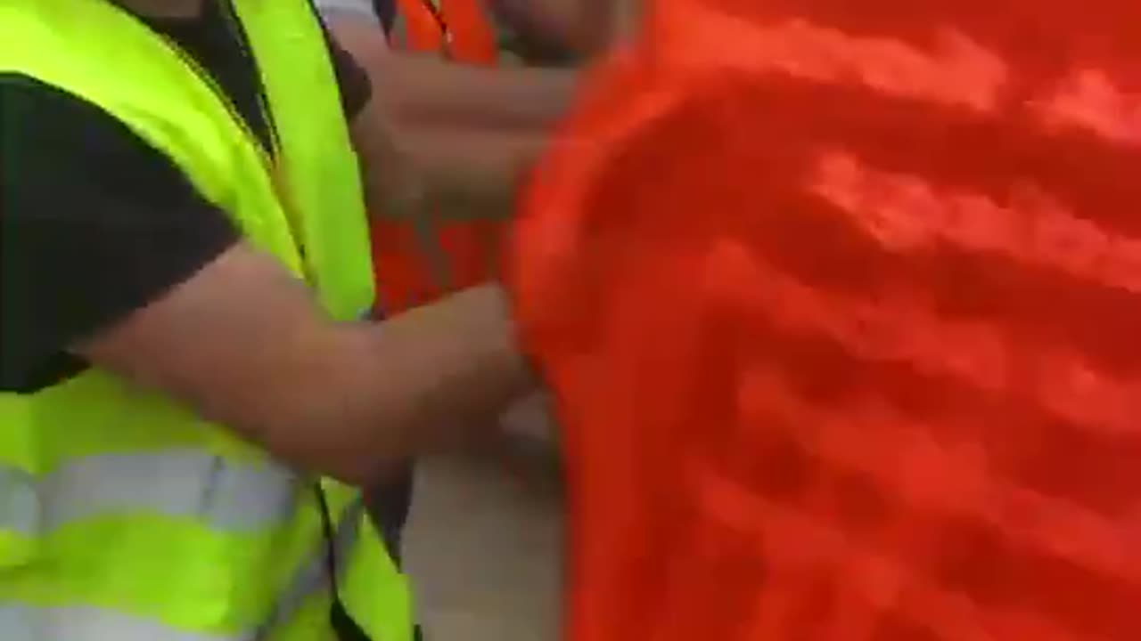 Lefties beat up one of the few black guys that showed up to their No Kings event in Detroit.