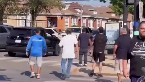 Windy City residents run off immigration agents