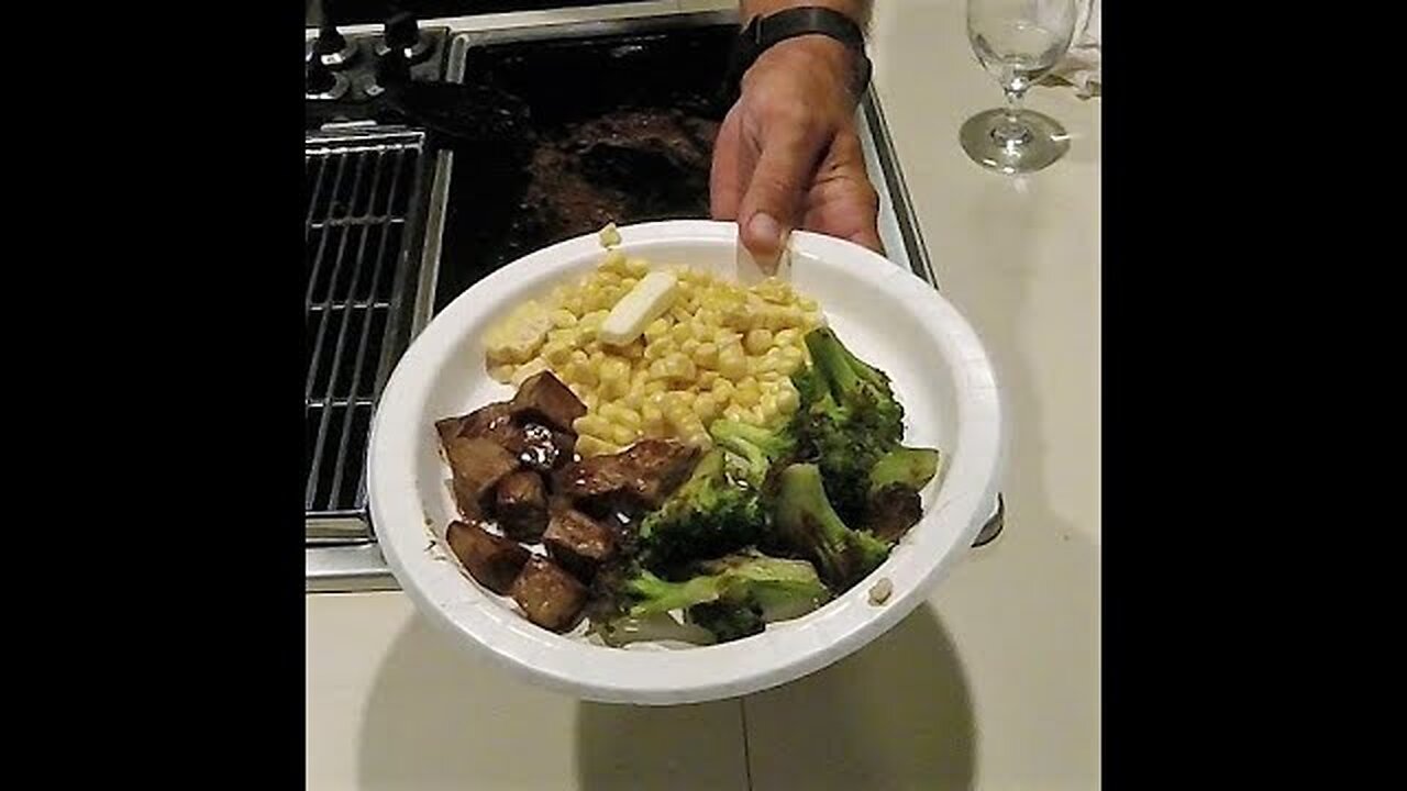 Low Calorie High Protein Healthy Steak and Broccoli Dinner