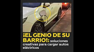 El sorprendente método de un ruso para recargar coches eléctricos