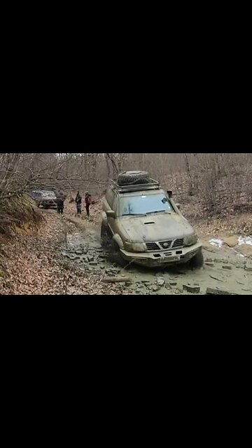 😲 Nissan Patrol Y61 on 40s against Mud and Ice